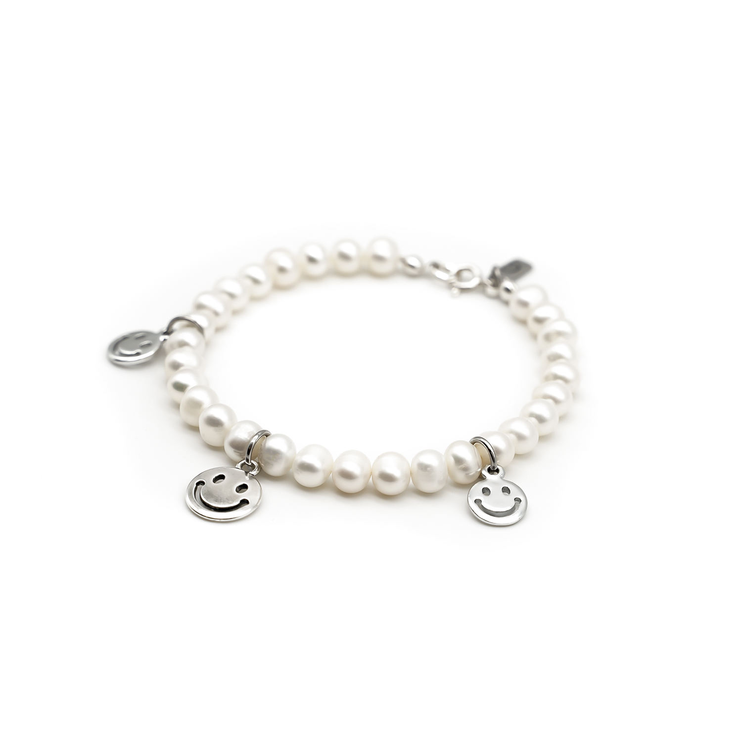 triple_smiley_pearl_bracelet_1500x1500_03