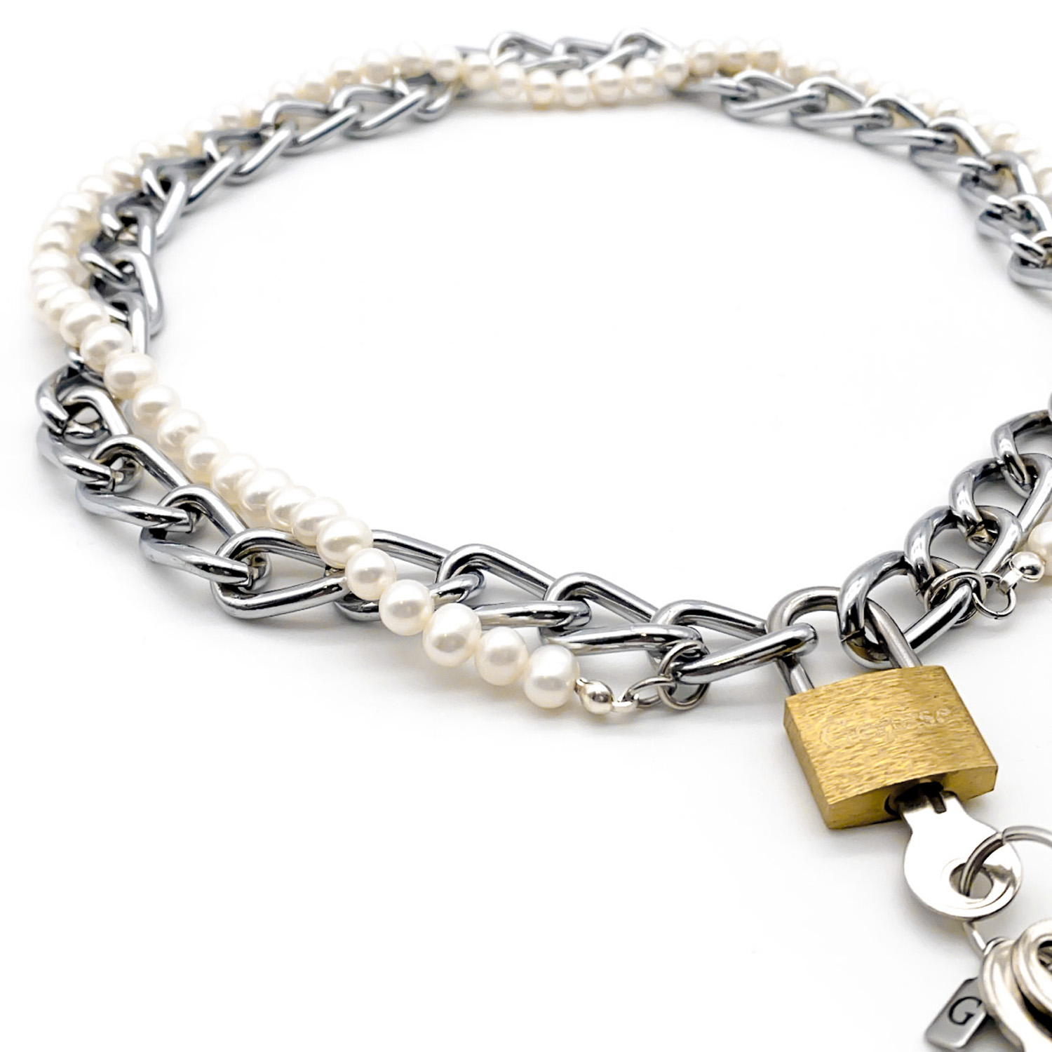 padlock_pearl_necklace_1500x1500_03
